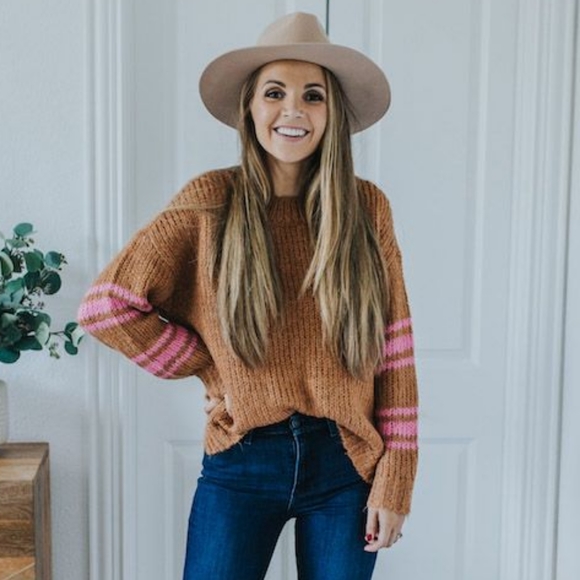 NEW Aerie crew neck striped sleeves sweater - Picture 2 of 9